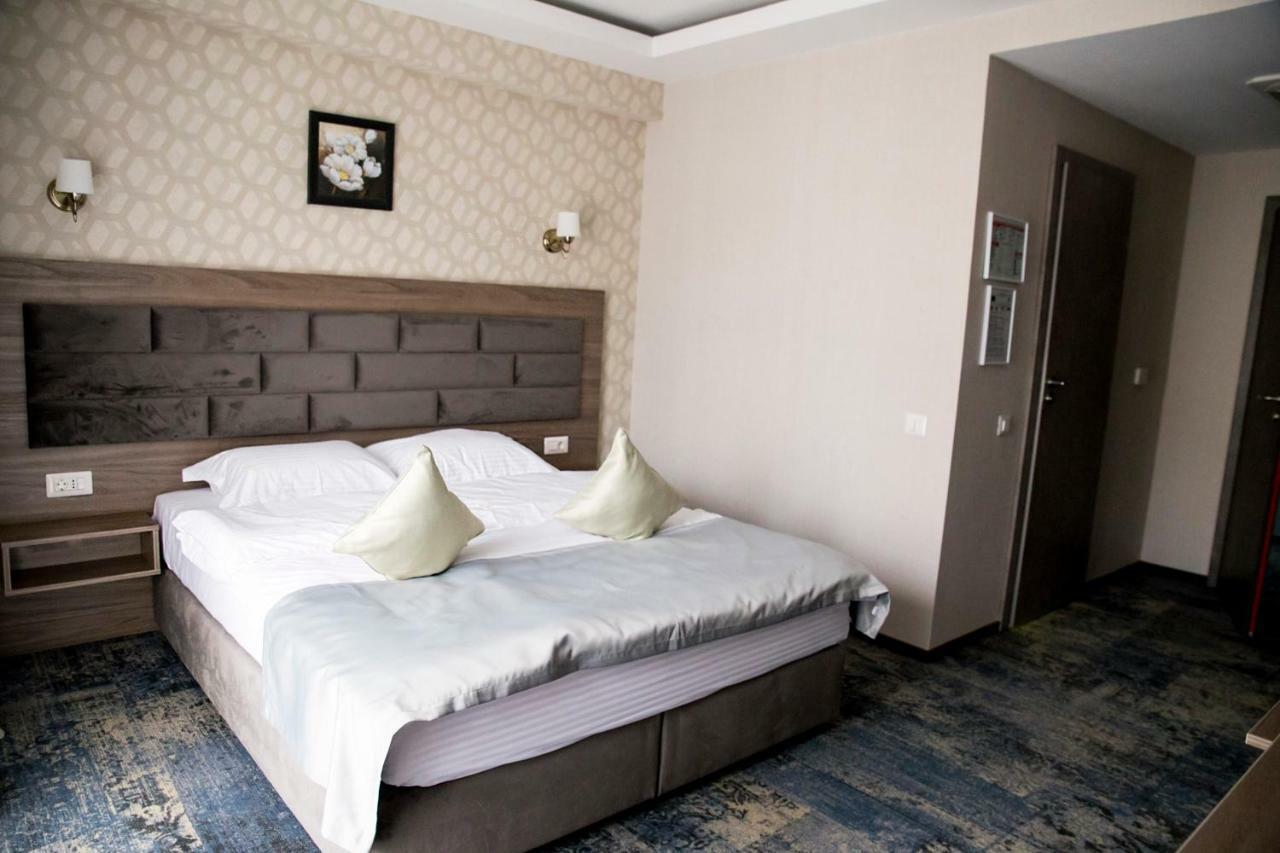 Hotel Yarus Plus โปลเยชต์ ภายนอก รูปภาพ