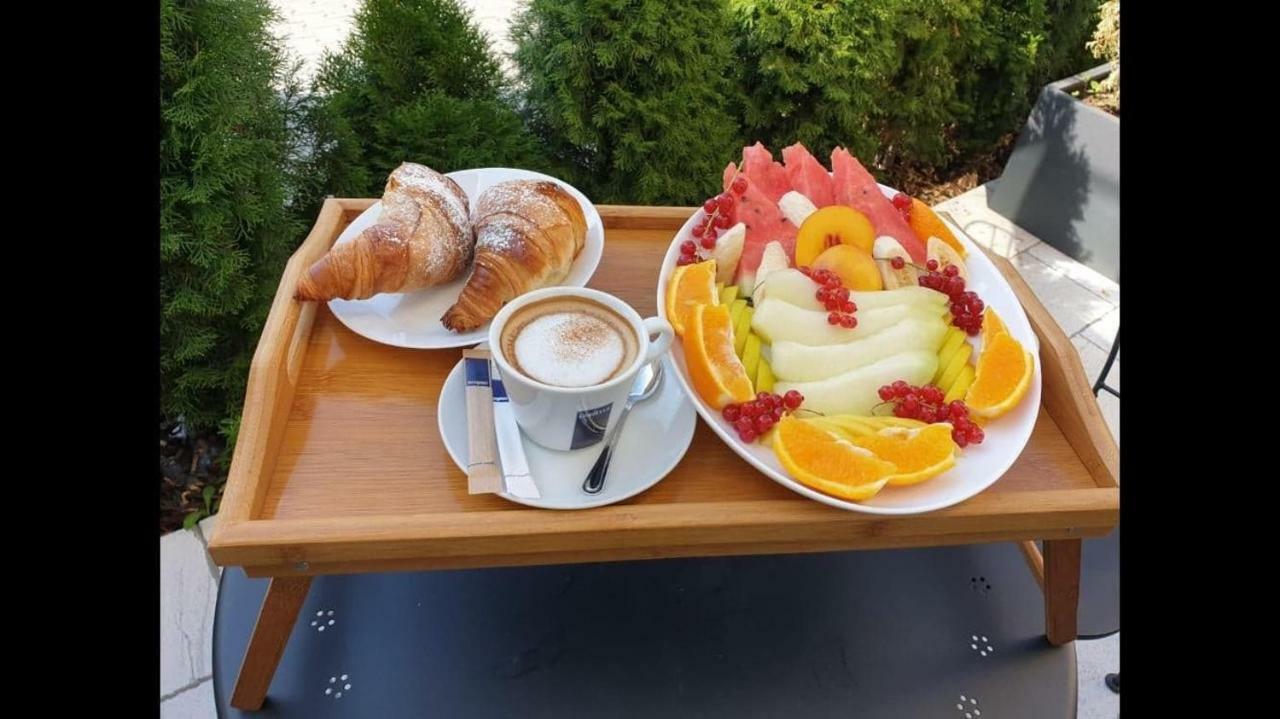 Hotel Yarus Plus โปลเยชต์ ภายนอก รูปภาพ