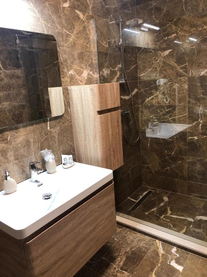Hotel Yarus Plus โปลเยชต์ ภายนอก รูปภาพ