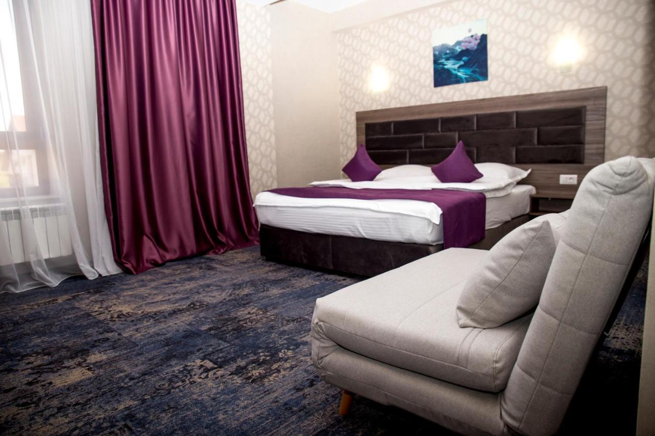 Hotel Yarus Plus โปลเยชต์ ภายนอก รูปภาพ