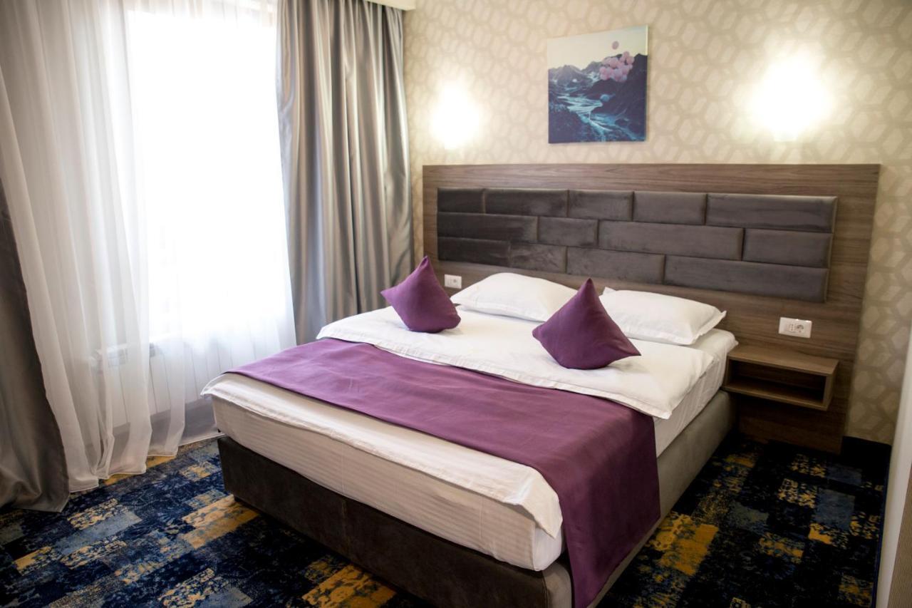Hotel Yarus Plus โปลเยชต์ ภายนอก รูปภาพ