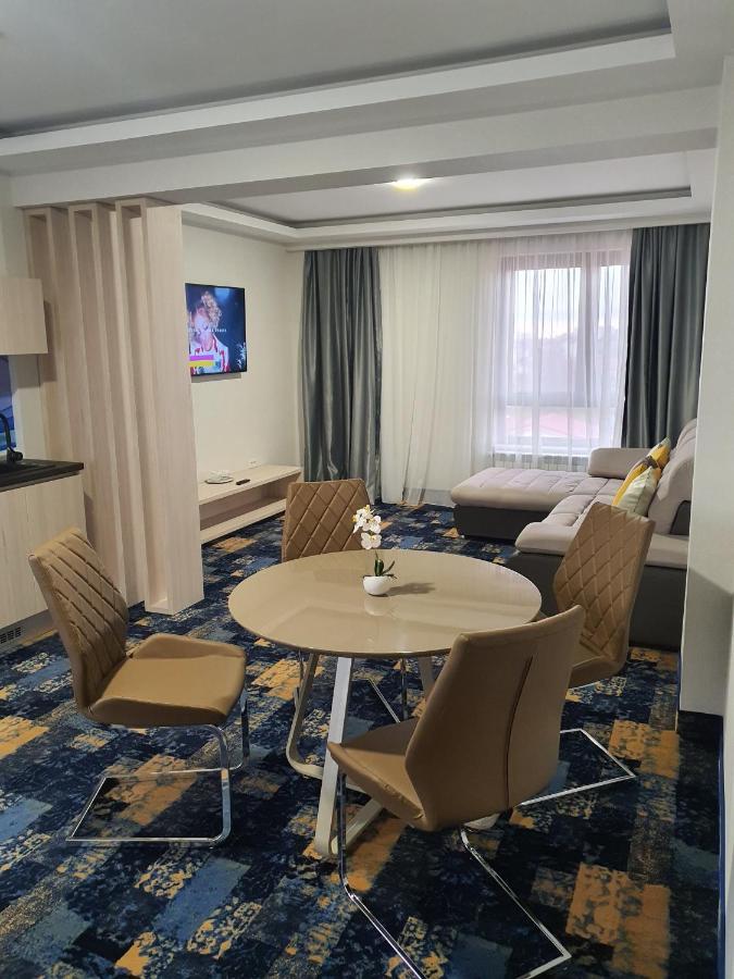 Hotel Yarus Plus โปลเยชต์ ภายนอก รูปภาพ